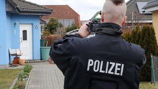 Un t&acirc;năr &icirc;n v&acirc;rstă de 26 de ani şi-a ucis părinţii şi sora, apoi le-a &icirc;ngropat trupurile pe marginea c&acirc;mpului. Cazul a &icirc;ngrozit o țară &icirc;ntreagă