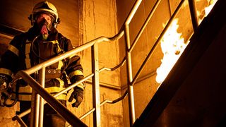 Bătrân găsit carbonizat în propria locuință