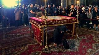 trecerea pe sub masă din Postul Paștelui