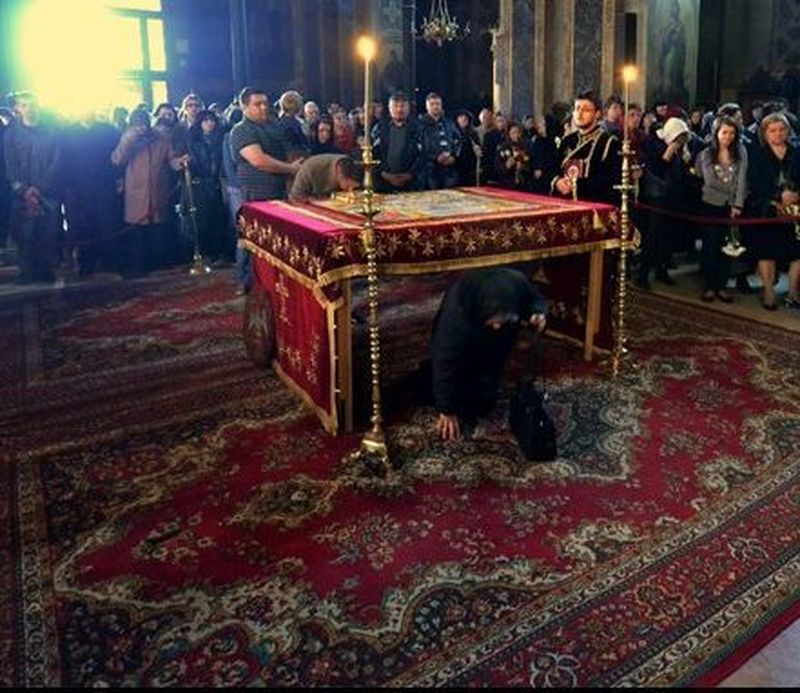 trecerea pe sub masă din Postul Paștelui