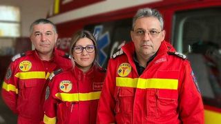 O femeie din H&acirc;rşova a născut prematur &icirc;n ambulanţa SMURD, asistată de echipajul medical