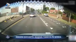 Imagini șocante - mașină t&acirc;r&acirc;tă pe șosea