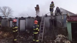  Un copil de opt ani a incendiat două adăposturi de animale