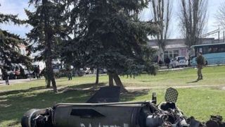 Mesajul șocant scris pe una dintre rachetele care au lovit gara Kramatorsk. Rusia spune că nu folosește acel tip de rachete, dar imaginile apărute pe internet o contrazic