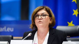 Comisarul european pentru transporturi, Adina Vălean, va face o vizită &icirc;n Rom&acirc;nia şi va avea &icirc;nt&acirc;lniri cu premierul Ciucă, ministrul Transporturilor şi reprezentanţi ai ONG-urilor şi ai CFR