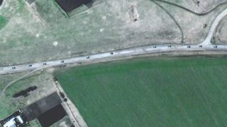 Un nou convoi cu sute de blindate rusești a fost surprins prin satelit