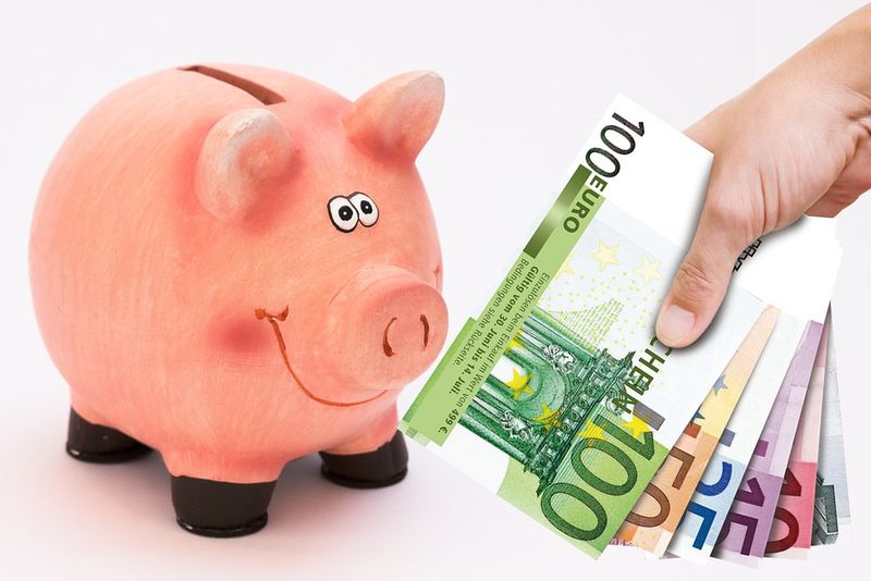 Curs valutar BNR azi, 11 aprilie 2022. Ce se întâmplă cu moneda euro?
