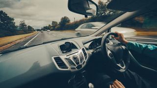 Autoturismele cu volan pe dreapta vor fi interzise în România. Când intră în vigoare măsura și care sunt excepțiile