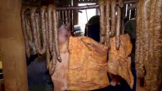 VIDEO - O sibiancă face turul satelor de la munte și vinde online produse de la producători locali