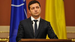 Zelenski avertizează că Rusia ar putea  folosi arme chimice