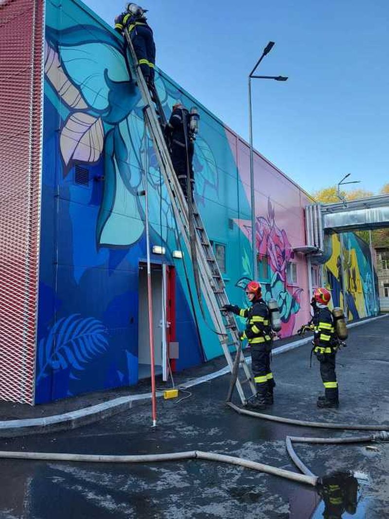  Incendiu la acoperișul secției UPU a Spitalului Bagdasar-Arseni din Sectorul 4 al Capitalei. 7 pacienți și personalul medical s-au autoevacuat