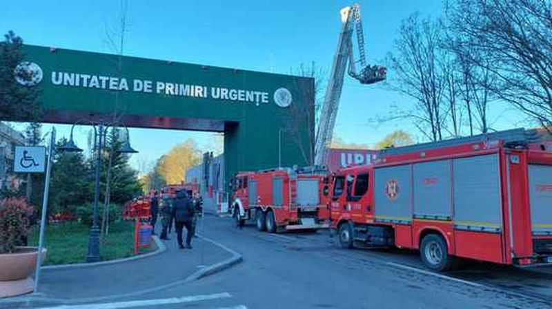  Incendiu la acoperișul secției UPU a Spitalului Bagdasar-Arseni din Sectorul 4 al Capitalei. 7 pacienți și personalul medical s-au autoevacuat