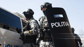 Percheziții în România și în Marea Britanie la o grupare care vindea pe internet medicamente pentru boli grave. Dosar penal deschis pentru înșelăciune și fals informatic