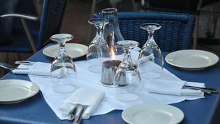 VIDEO - Angajatorii de pe litoral încearcă să atragă tinerii oferind salarii mari, mese și cazare asigurată