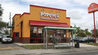 VIDEO | Deschiderea Popeyes &icirc;n Rom&acirc;nia, un succes. Rom&acirc;nii au stat la coadă pentru a &icirc;ncerca produsele americane