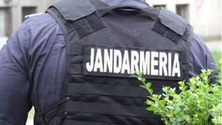 Un fost jandarm este acuzat de trafic cu minore. Investigatorii consideră că ar fi mediat partide sexuale inclusiv în timpul programului de lucru