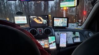 Taximetristul care a ajuns celebru, după ce mai multe imagini din mașina sa au fost publicate pe internet: "În toată viaţa mea de călător cu taxiul nu am văzut aşa ceva!"