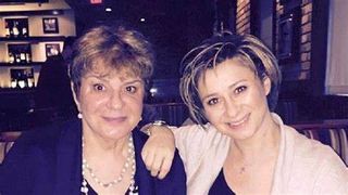 Ce conțin pachetele pe care Anamaria Prodan le dă de pomană pentru mama sa. Impresara a plătit o sumă incredibilă