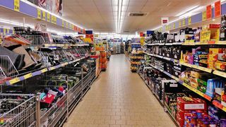 VIDEO - Magazinele de la sate ar putea rămâne cu rafturile goale din cauza scumpirilor