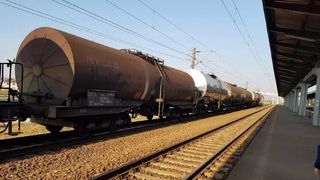 Peste 90 de angajați CFR, trimiși în judecată după ce au furat mai mult de 1.600 de tone de motorină 