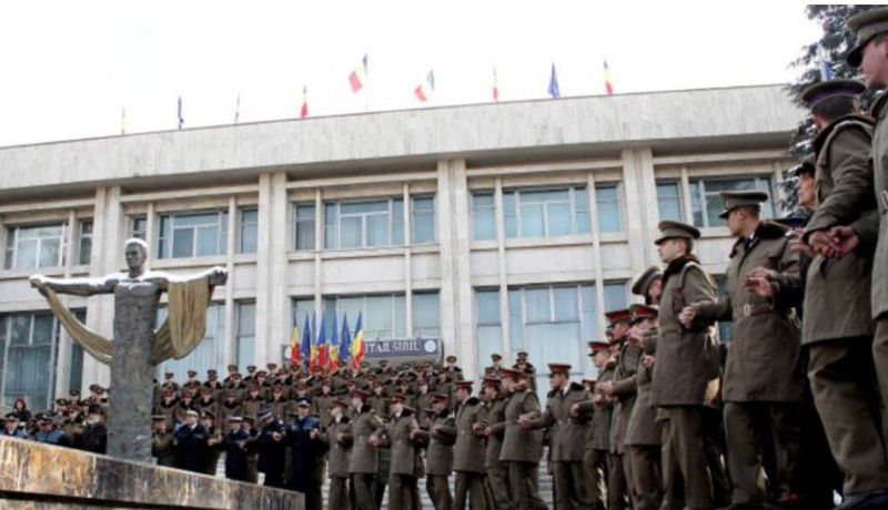 Descoperire șocantă la Academia Forțelor Terestre din Sibiu. Un student din anul II a ascuns droguri în dulap