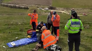 Bărbat căzut cu parapanta în comuna Jichişu de Jos. El este conştient şi cooperant, dar rănit