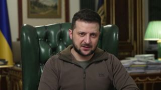 VIDEO - ZIUA 55 de război. Zelenski: Trupele ruse au început bătălia pentru Donbas. Ce comoară ascunde subsolul râvnit de Putin