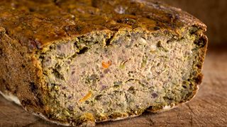 Drob din organe de miel cu sau fără prapur: Reţeta tradiţională de Paşte