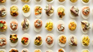 Ouă umplute: Rețete delicioase de Paşte 2022