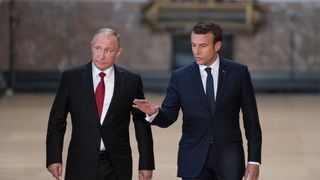 Emmanuel Macron afirmă că dialogul cu Vladimir Putin a intrat în impas după descoperirea ororilor din Ucraina