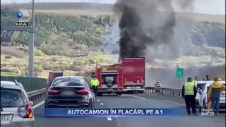 Autocamion &icirc;n flăcări, pe A1