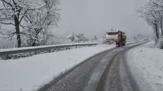 Iarna din luna Aprilie. La munte a a nins mai mult dec&acirc;t a făcut-o toată iarna