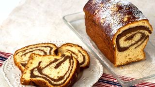 cozonac de Paște care se desface f&acirc;șii