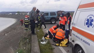 Accident cumplit. Un tânăr de 20 de ani a murit după ce a plonjat cu mașina în lac