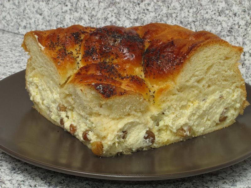 pască cu brânză dulce și stafide