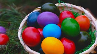 VIDEO - Românii se înghesuie să facă cumpărături pentru Paște, în ciuda prețurilor mari. Ce spune Nicolae Ciucă despre scumpiri