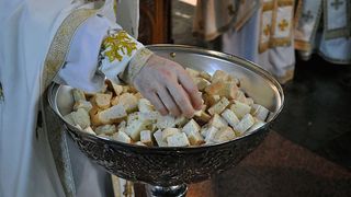 păști/ pască/anafură Biserică, Noaptea de Înviere