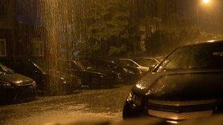 VIDEO | Alertă ANM! Ploi torențiale, vijelii și grindină în a doua zi de Paște