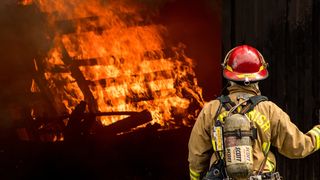 Tragedie într-un bloc din Constanța. Un incendiu a izbucnit din cauza unei mașini de spălat