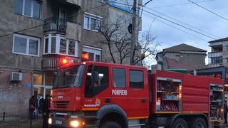 Incendiu uriaș într-un bloc din Râmnicu Vâlcea