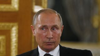 Rusia expulzează trei diplomaţi suedezi