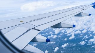 O nouă tragedie aviatică: Un avion de mici dimensiuni s-a prăbușit in mijlocul unui cartier din Turcia