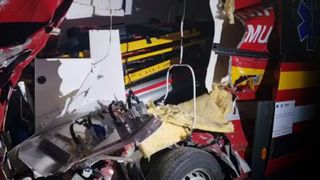 O autospecială SMURD a fost lovită de tren