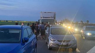 Accident rutier: cinci mașini implicate și doi copii răniți