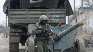 VIDEO - Războiul Rusia - Ucraina ziua 63. Rachete rusești au lovit depozite cu arme furnizate de SUA și țările UE. Protest pașnic în Herson, oprit cu gloanțe de ruși