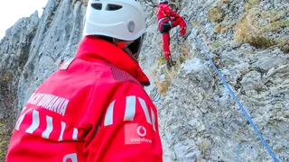 Salvamontiștii au salvat două femei de pe traseul Babele &ndash; Crucea Eroilor. Una dintre ele a mers desculţă prin zăpadă