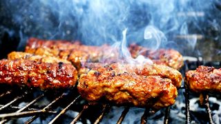 De ce se mănâncă mici de 1 Mai 2022? Tradiţii de Ziua Muncii