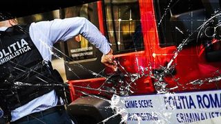 VIDEO - O femeie căsătorită a fost împușcată în piept de amantul gelos