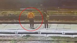 fata-de-15-ani-care-se-iubeste-cu-ciobanul-la-stana