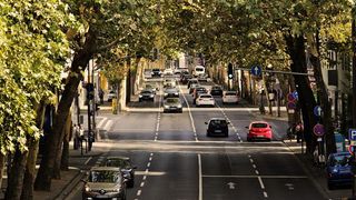 Un șofer aflat sub influența alcoolului a distrus peste 50 de mașini parcate, în Brașov